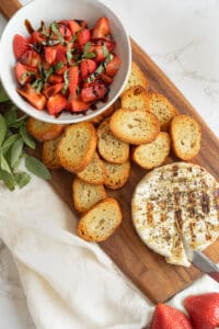 Grilled brie with strawberries