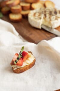 Grilled brie with strawberries